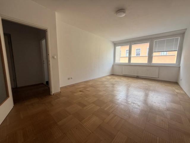 RUHIGE WOHNLAGE + LOGGIA + OPTIMALE 4 ZIMMER AUFTEILUNG!