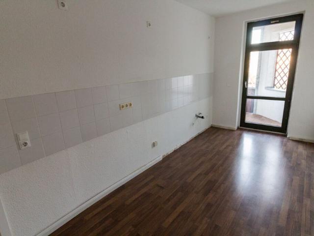 Ruhige Wohnung + Balkon + Tageslichtbad mit Wanne