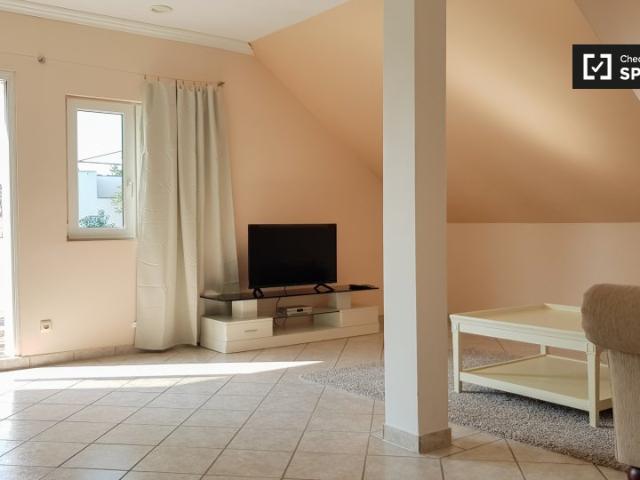 Ruhige Wohnung mit 1 Schlafzimmer zu vermieten in Treptow, Berlin