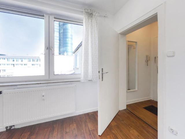 Ruhige Wohnung mit 2 Zimmern, Küche, Bad und Dachterrasse am Schwanenspiegel
