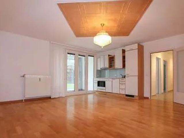 Ruhige Wohnung mit großem Garten