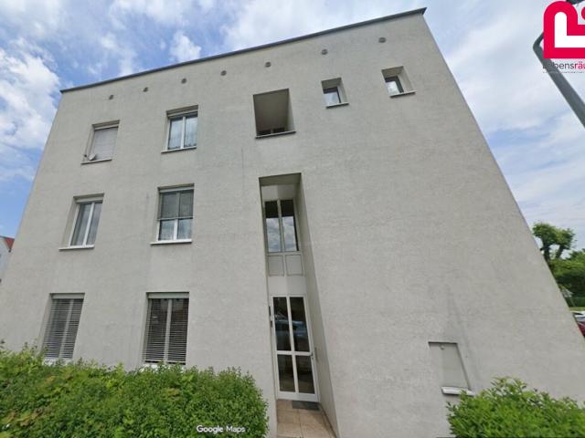Ruhige Wohnung mit Loggia und Parkplatz nach Sanierung