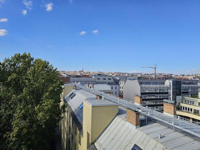 Ruhige Wohnung mit Stadtblick im 7.OG, letzter Stock, 3 Min zur U Bahn U4+U6 Längenfeldgasse