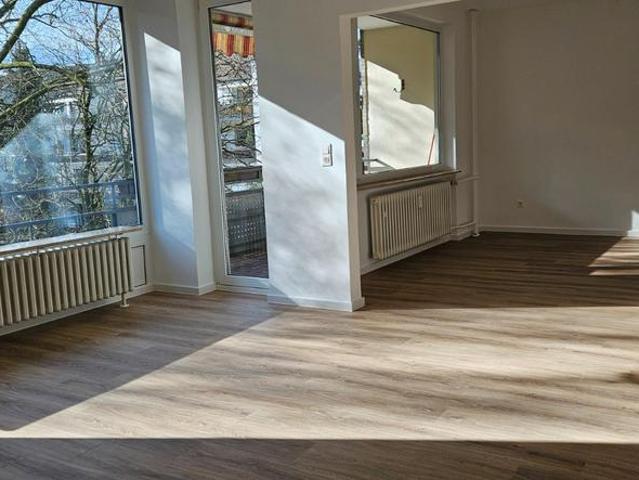 Ruhige Wohnung mit tollem Ausblick und Garage 3,5 Zi
