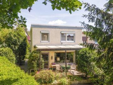 Ruhige Waldrandlage: Reihenendhaus mit sonnigem Südwest Garten und Sauna