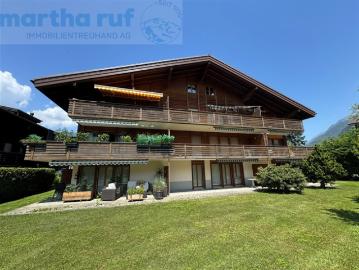 ruhige und moderne 2.5 Zimmer Wohnung OG mit Jungfrausicht