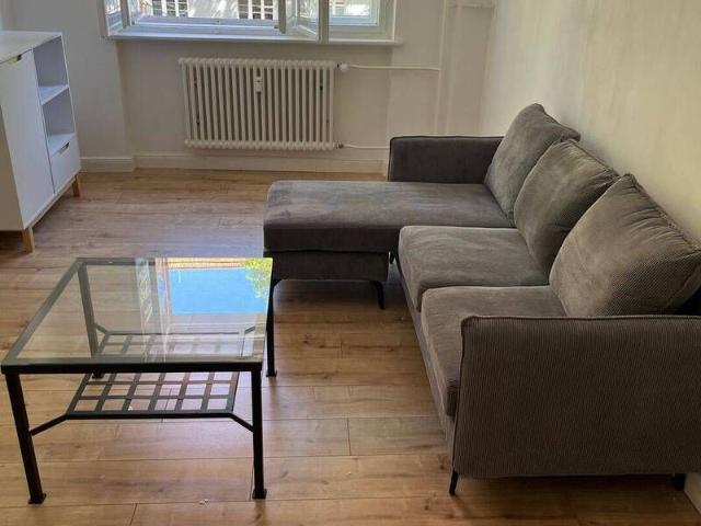 Ruhige und ansprechende teilmöblierte Wohnung