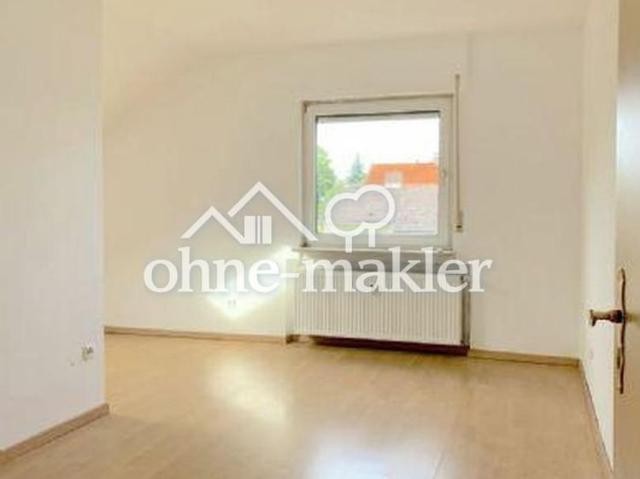 Ruhige und gepflegte DG­ Wohnung mit EBK, fußläufig zur S­ Bahn