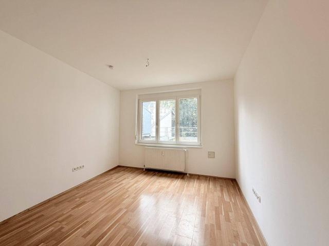 Ruhige und top geschnittene 2 Zimmer Wohnung mit großem Bad gleich bei U4 Friedensbrücke und Straßenbahn!