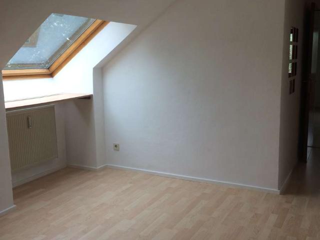 Ruhige Zwei Zimmer DG Wohnung in Gröbenzell