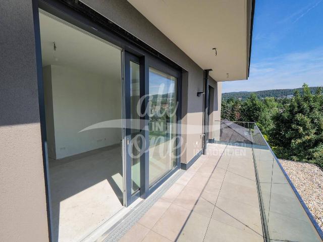 Ruhiges Neubau Mini Penthouse mit Blick ins Zentrum von Velden