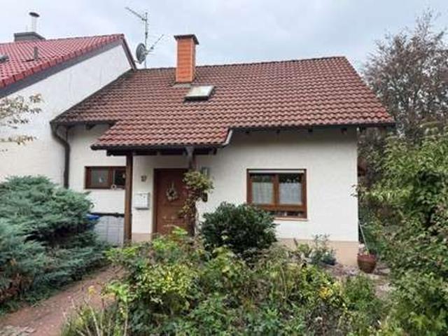 Ruhiges Doppelhaus mit 5,5 Zimmern in Grenzach Wyhlen