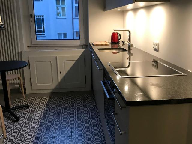 Ruhiges saniertes Appartment mit 2 Zimmern 60 qm, Berlin Amsterdam Apartments for Rent