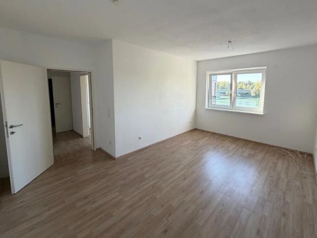 Ruhiges Wohnen am Inn! Neuwertige, helle 3 Zimmer Wohnung mit möblierter Küche und Loggia in Obernberg