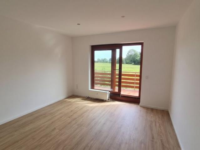 Ruhiges Wohnen im 2 Familien Haus: Renovierte 4 Zimmer Wohnung mit 2 Balkonen, Stellplatz & Garten