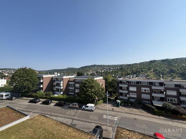 Ruhiges Wohnen mit sonnigem Balkon und zusätzlichen Zimmer unterm Dach!