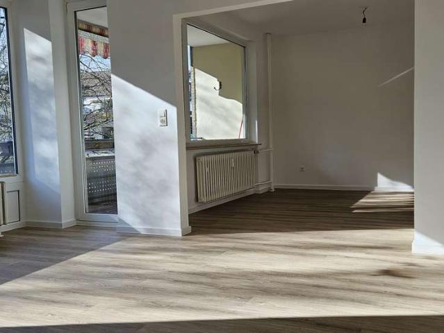 Ruhiges Wohnen nahe Luegallee & Rhein: 85 m² mit Weitblick und seltener Garage