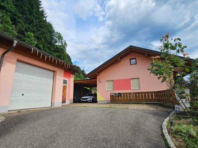 ruhiges 2 Fam. Wohnhaus + 1 HA LW + Quelle in Feldkirchen / St. Urban: 5 Zimmer, Garten, Balkone, PV,+ 1 HA LW Wiese für Tierhaltung Pferde, mit kleinem Stall für Schafe, Ziegen, Hühner