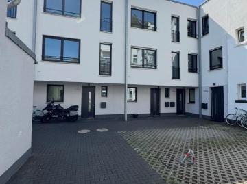 Ruhiges 6 Zi Townhouse im Innenhof mit Garten ideal für Familien mit Homeoffice