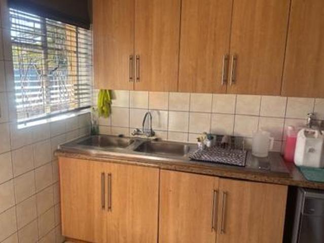 ruim, netjiese 3 slaapkamer huis met.