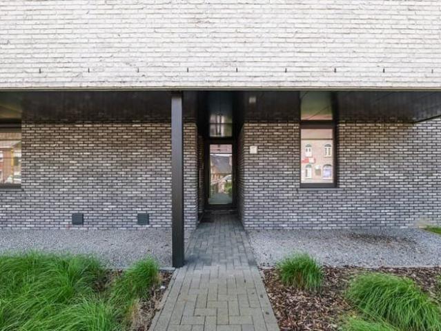 RUIM NIEUWBOUWAPPARTEMENT MET GROOT TERRAS, 2 PARKINGS EN.