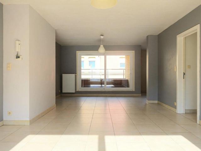Ruim appartment met garagebox te huur in Gent