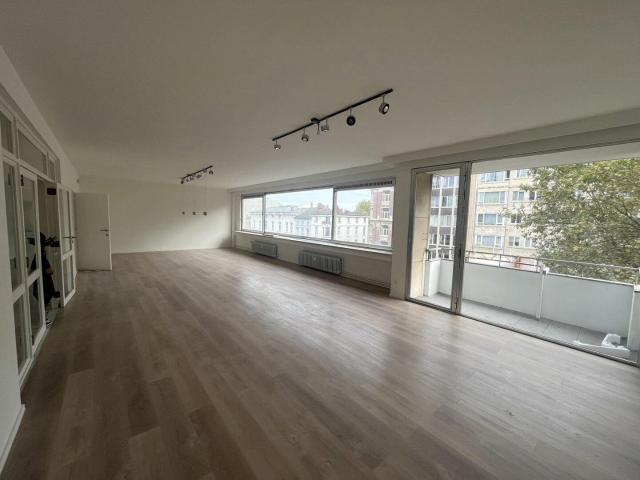 Ruim appartement met 5 slaapkamers en 3 terrassen