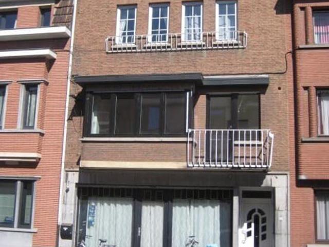 Ruim appartement met 2 slaapkamers achter het station