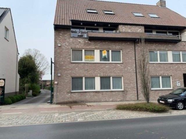 Ruim appartement met 2 slaapkamers en garage