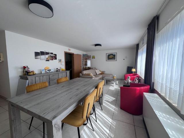Ruim appartement met 2 slaapkamers en garage