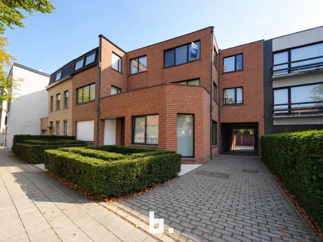 Ruim appartement met 2 slaapkamers en garagebox
