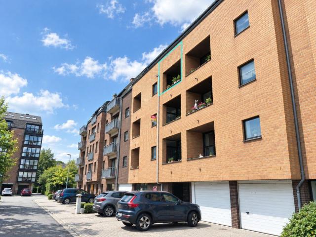 Ruim Appartement met 2 slaapkamers en 2 parkeerplaatsen t.