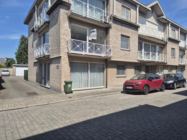 Ruim appartement met 2 slaapkamers, groot terras en garage