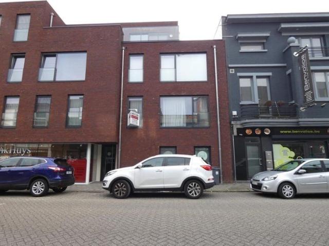 Ruim appartement met 2 slaapkamers, terras en autostaanplaat