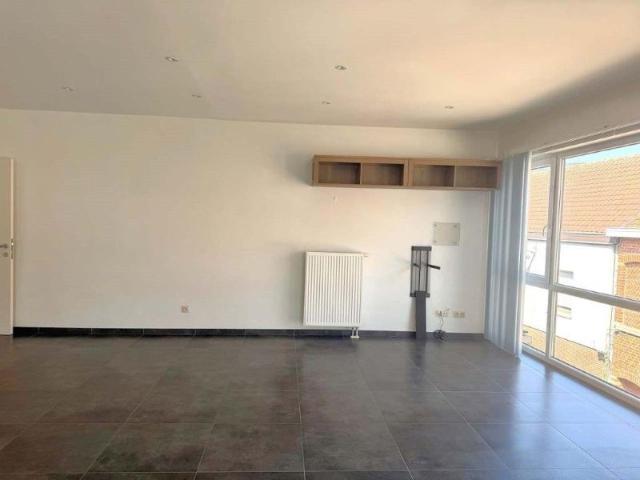 Ruim appartement met 2 slaapkamers, terras en ondergrondse autostaanplaats