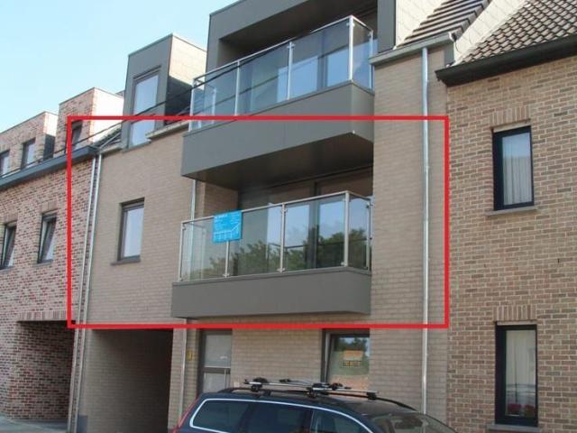 Ruim appartement met 2 slk, 2 terrassen, garage en autostaa