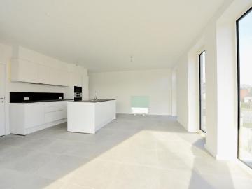 Ruim appartement met 2 slpk, garagebox, kelderberging en mooi zonneterras voor 910 EUR/mnd