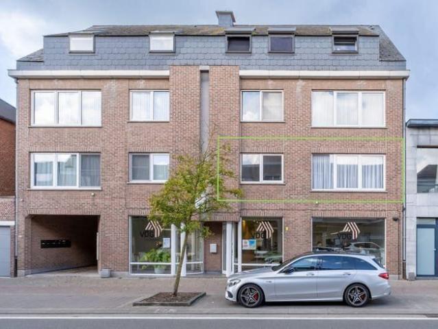 Ruim appartement met 2 slpk en ruim terras in centrum Walem