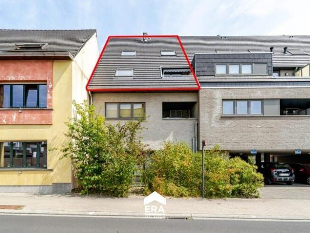 Ruim appartement met 3 slaapkamers en garage