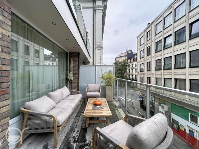 Ruim appartement met 3 slaapkamers en terras in centrum Gen