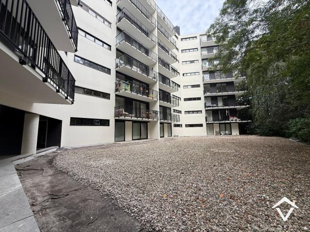 Ruim appartement met 3 slaapkamers, garage en terras te Roeselare