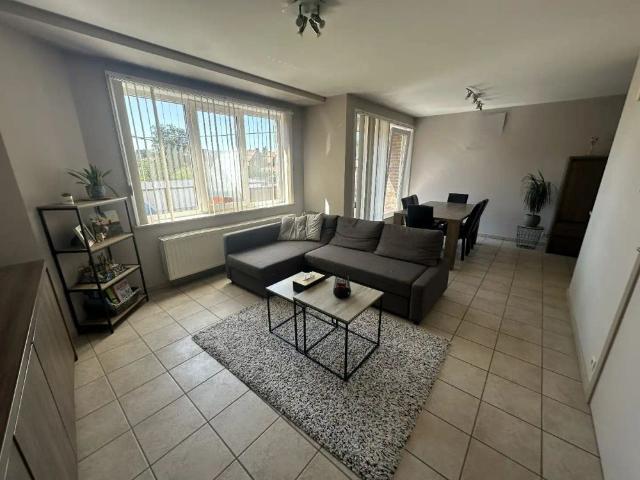 Ruim appartement met 3 slpk, terrasje en autostaanplaats, Eernegem