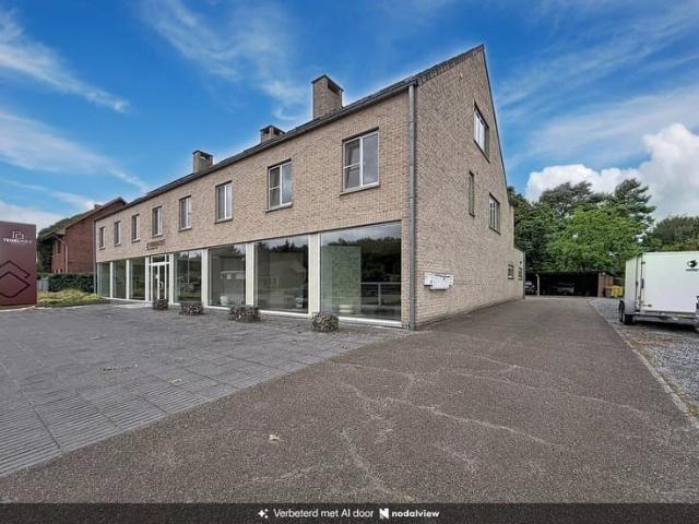 Ruim appartement met terras, overdekte staanplaats en groene