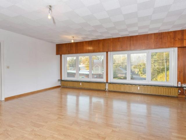 Ruim appartement met twee kamers en autostaanplaats