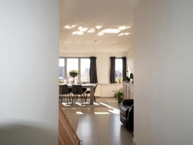 Ruim appartement met twee slaapkamers en een garagebox