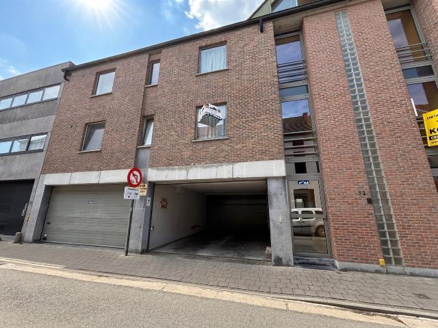 Ruim appartement met twee slaapkamers en terras in centrum Aalst