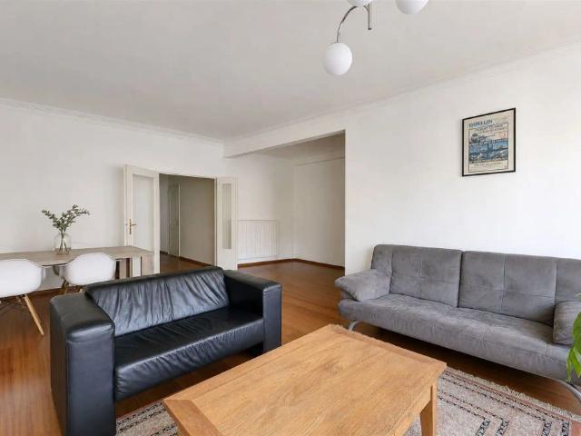 Ruim appartement met twee slaapkamers en terras in centrum Antwerpen
