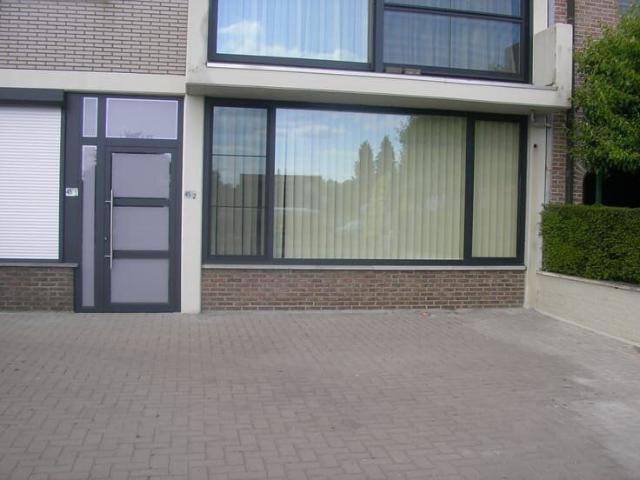 Ruim appartement met veranda en tuintje