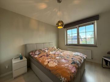 Ruim appartement met zonnig terras en 2 autostaanplaatsen in Mol