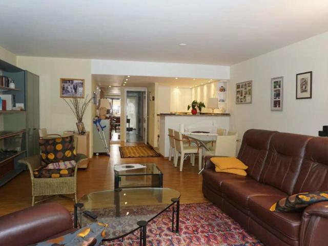 RUIM APPARTEMENT MET ZONNIGE TERRASSEN OP TOPLIGGING